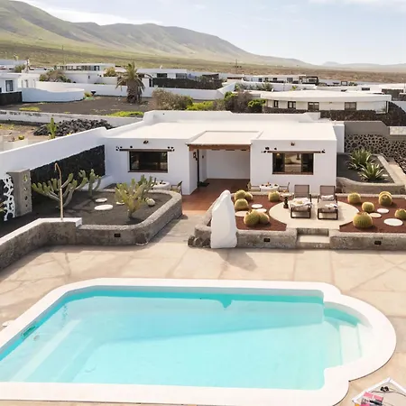 Canaryislandshost I Esencia * Фамара