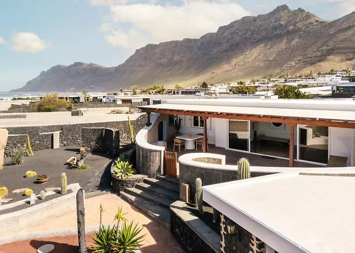 Canaryislandshost I Esencia Daire *