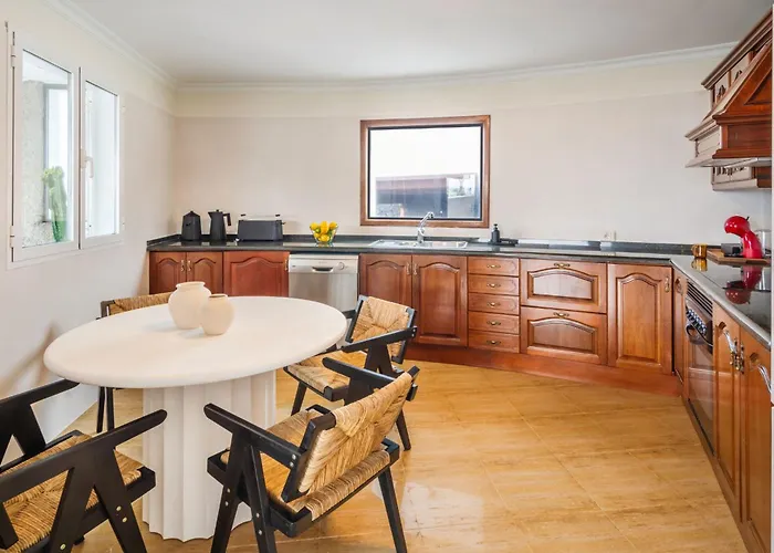 Canaryislandshost I Esencia Daire